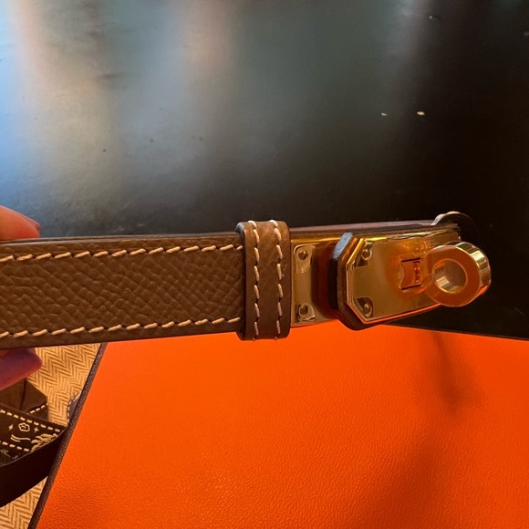 SOLD! HERMES KELLY BELT -etoupe/taupe w yellow gold. NEW w box and collateral - Picture 4 of 4